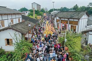 法媒：虽因表现不佳遭球迷批评，但本泽马冬窗不会离开吉达联合